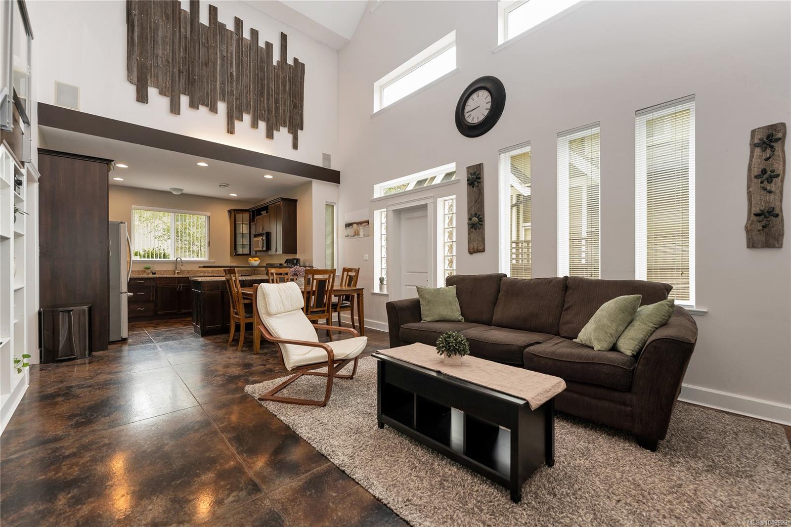 4151 Quadra St — listing photo 9 of 47