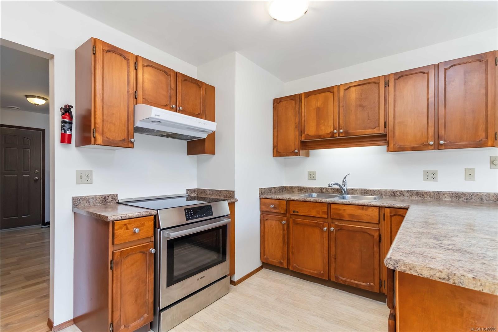 711 Miller Ave — listing photo 13 of 47