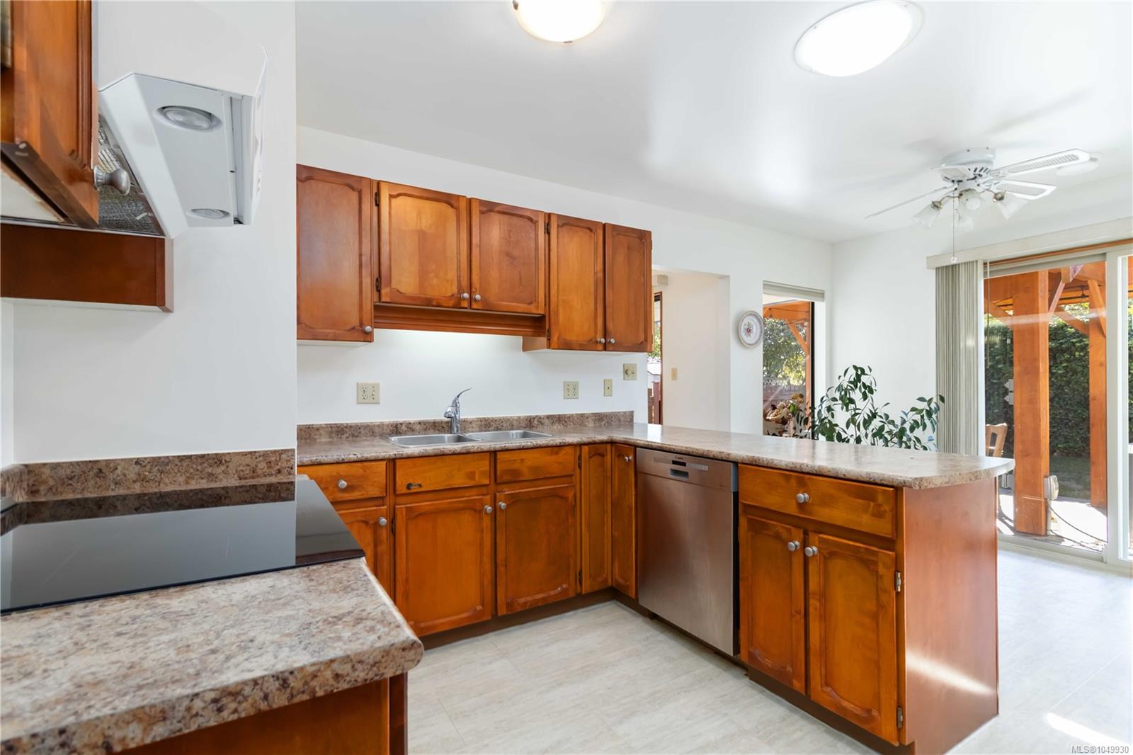711 Miller Ave — listing photo 14 of 47