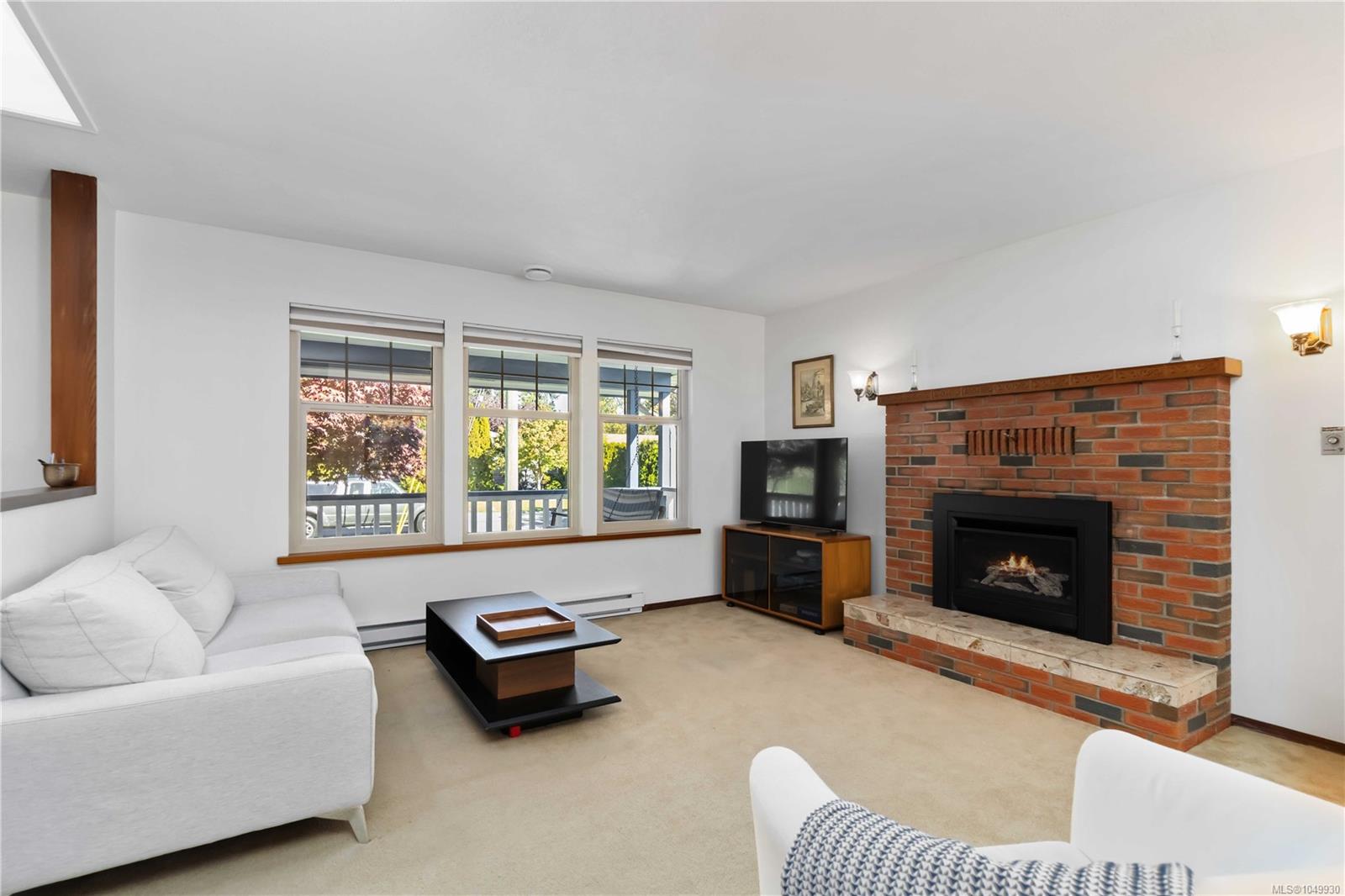 711 Miller Ave — listing photo 7 of 47