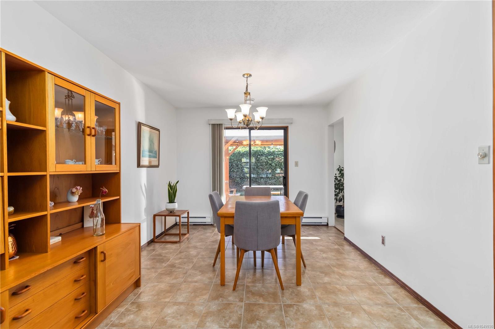 711 Miller Ave — listing photo 8 of 47
