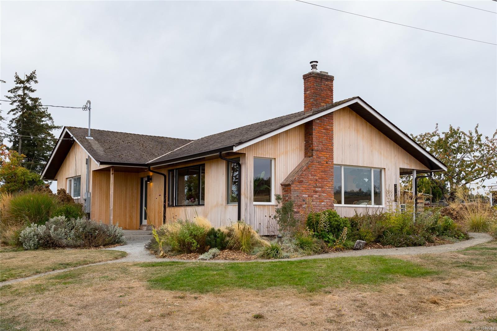 2105 Straitsview Rd — listing photo 2 of 67