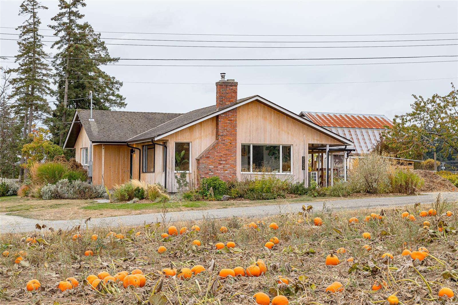 2105 Straitsview Rd — listing photo 3 of 67