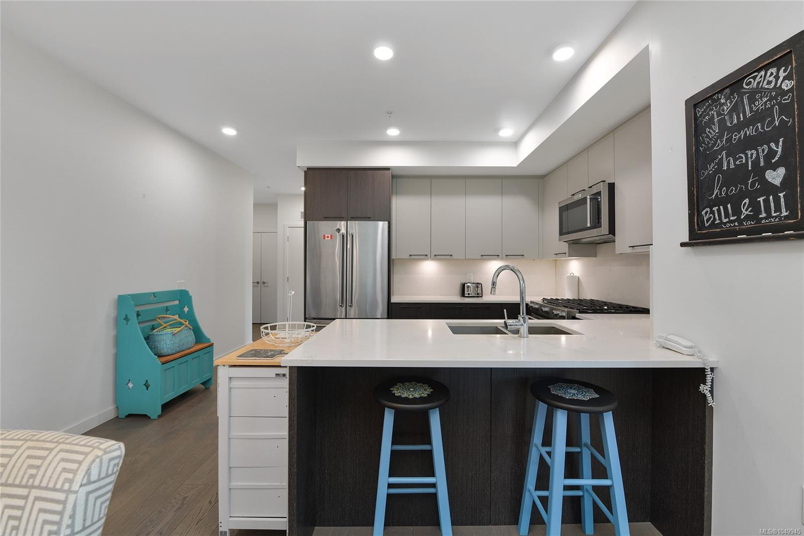 302-7162 West Saanich Rd — listing photo 11 of 43