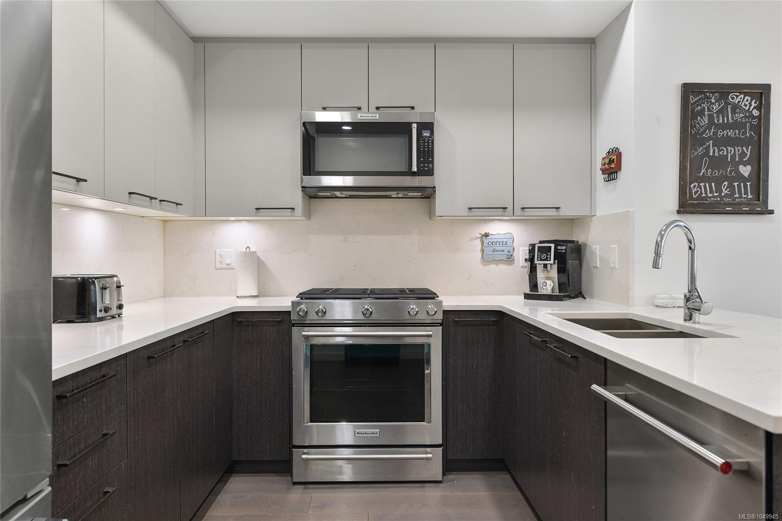 302-7162 West Saanich Rd — listing photo 13 of 43
