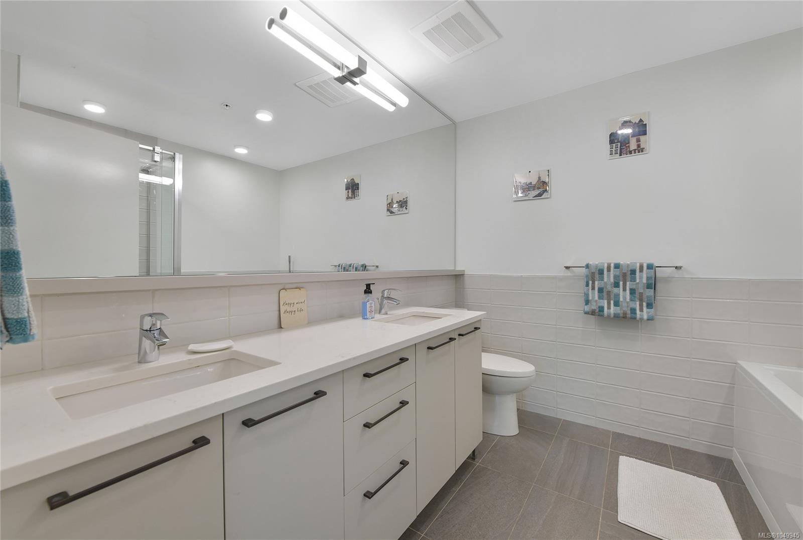 302-7162 West Saanich Rd — listing photo 6 of 43