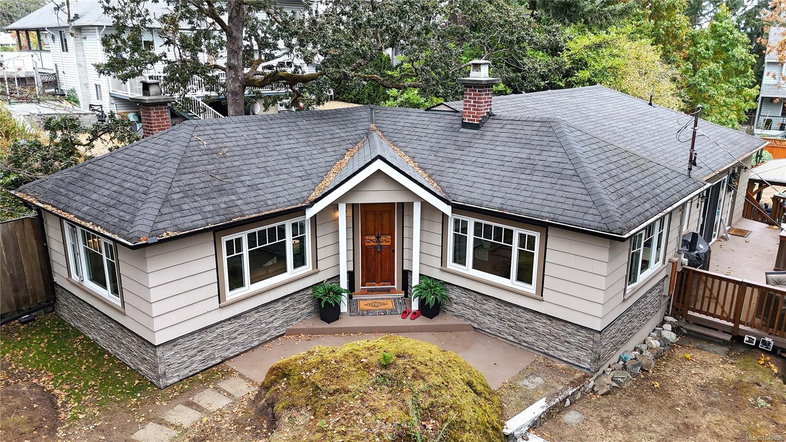 180 Island Hwy, View Royal