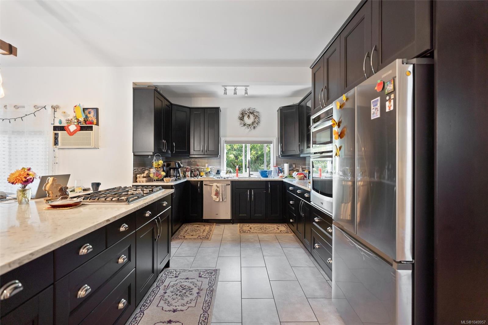 1746 Pembroke St — listing photo 11 of 38