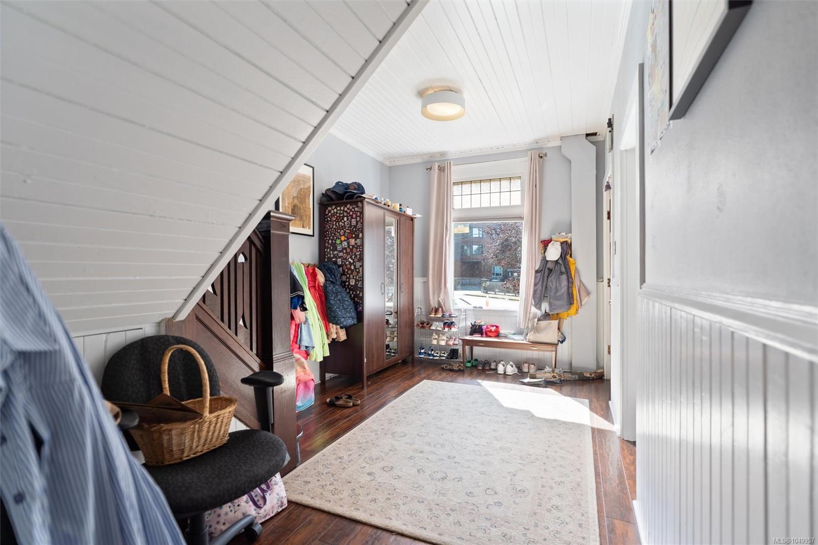 1746 Pembroke St — listing photo 9 of 38