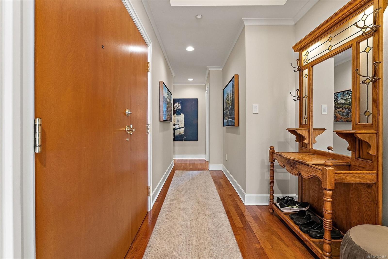 807-21 Dallas Rd — listing photo 6 of 47