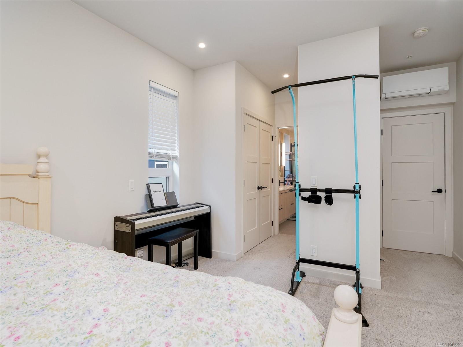 310-958 Pharoah Mews — listing photo 11 of 25