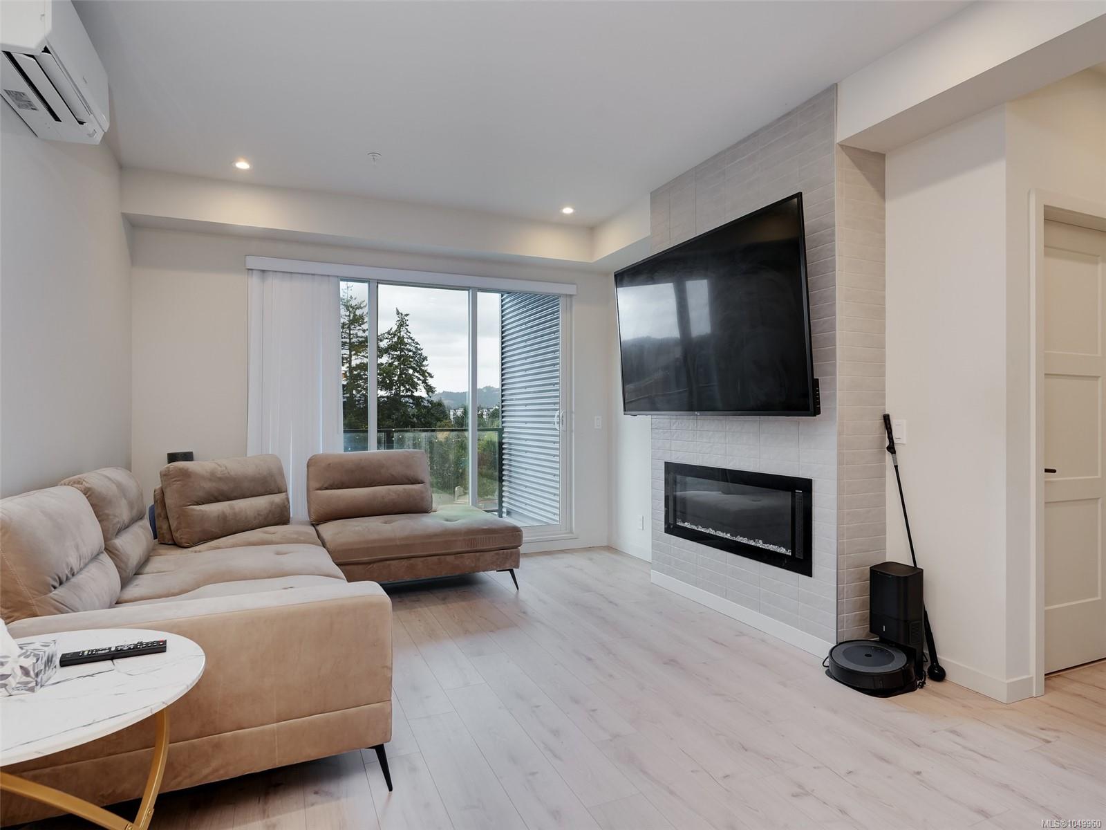 310-958 Pharoah Mews — listing photo 3 of 25