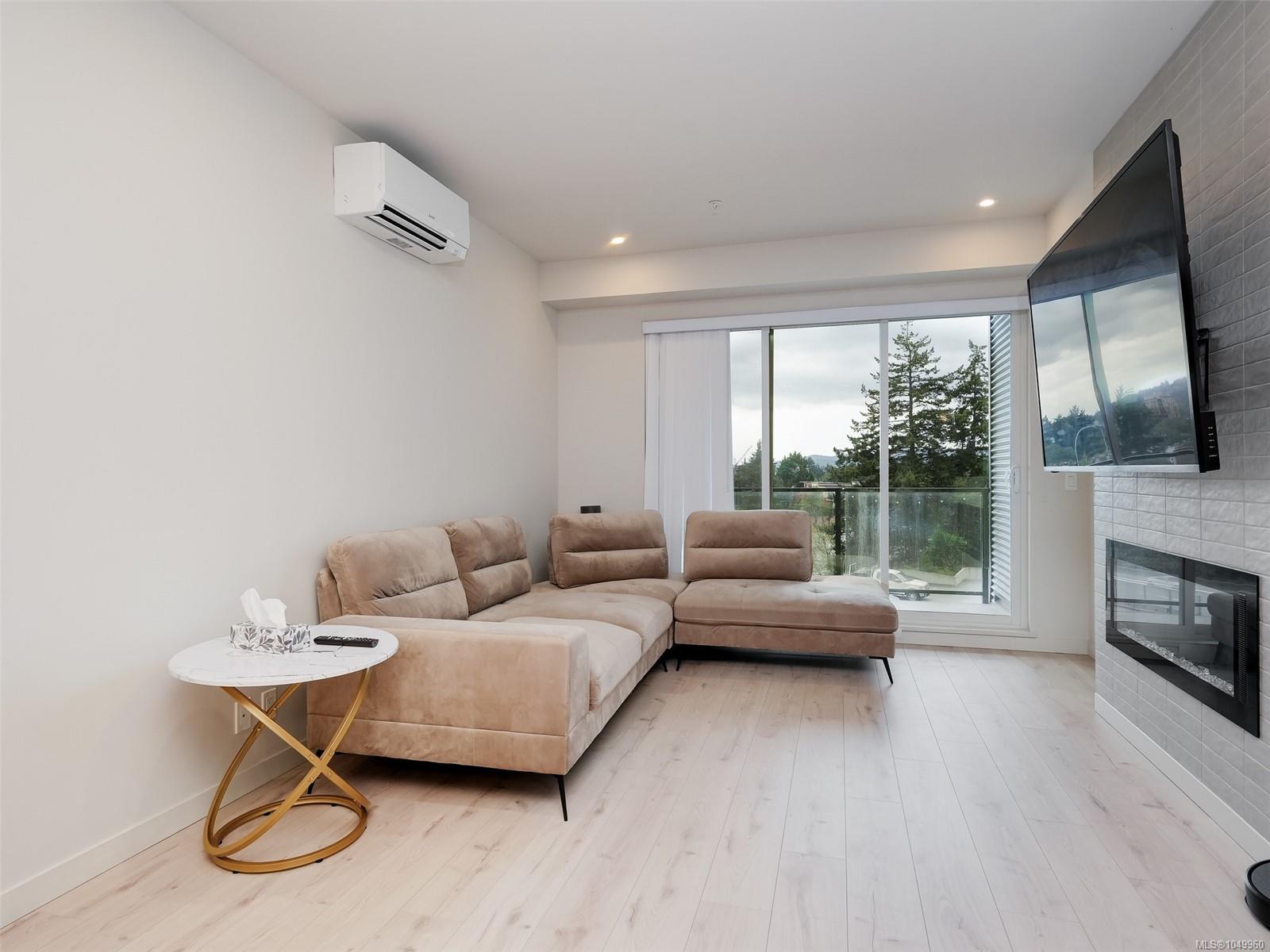 310-958 Pharoah Mews — listing photo 4 of 25