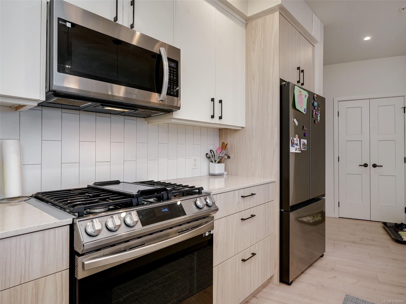 310-958 Pharoah Mews — listing photo 8 of 25