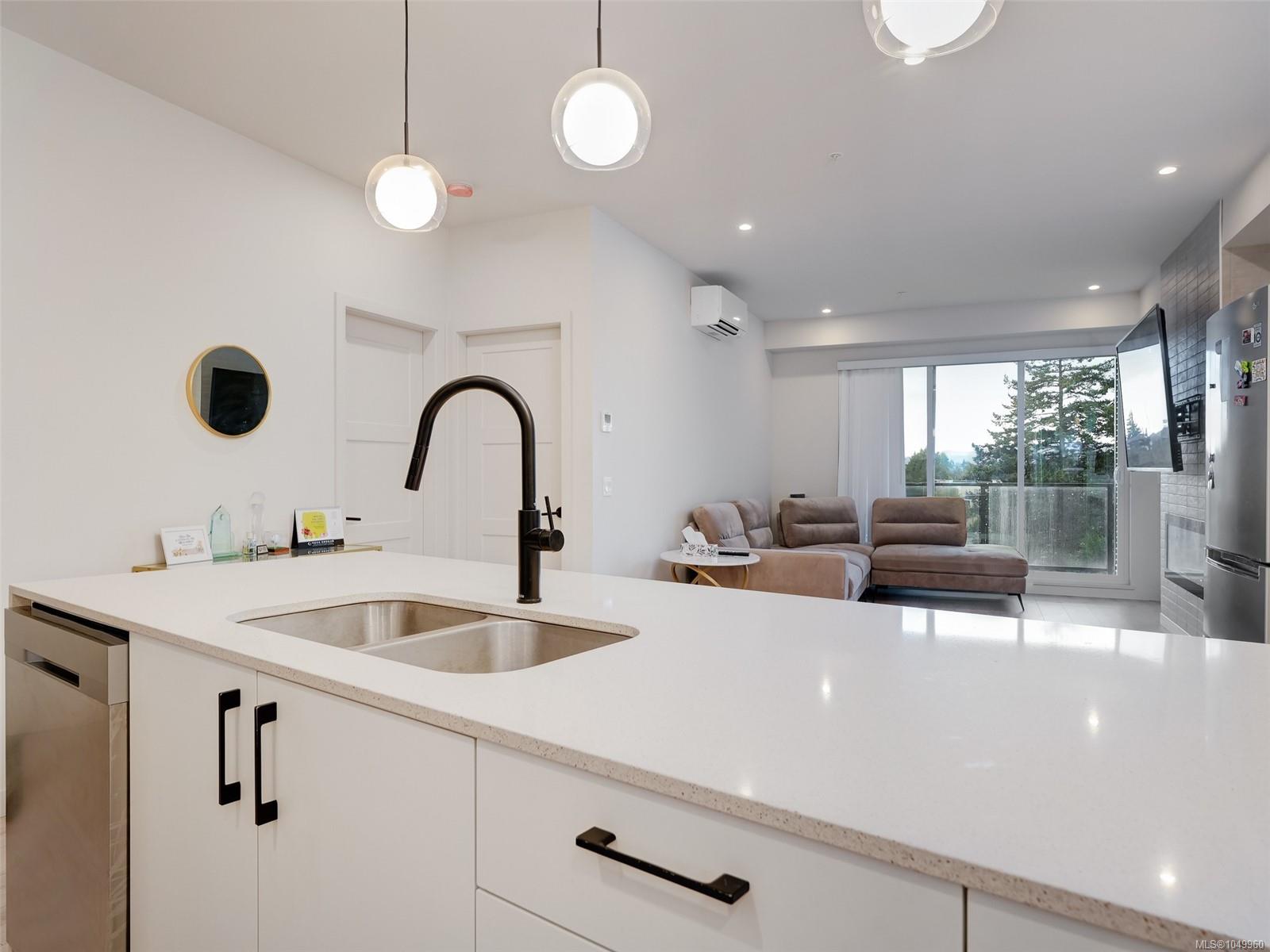 310-958 Pharoah Mews — listing photo 9 of 25