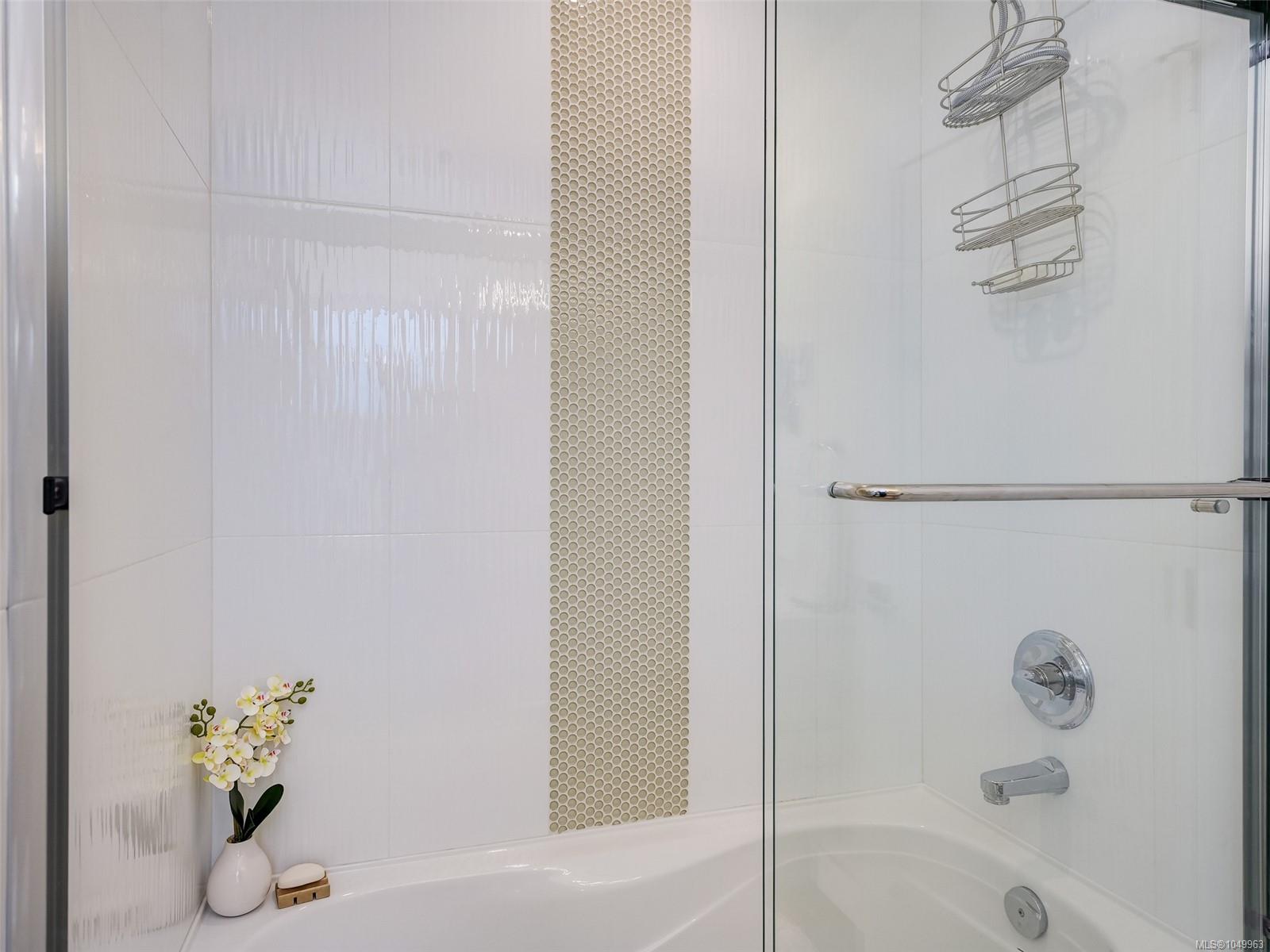 102-3559 Vision Way — listing photo 13 of 26