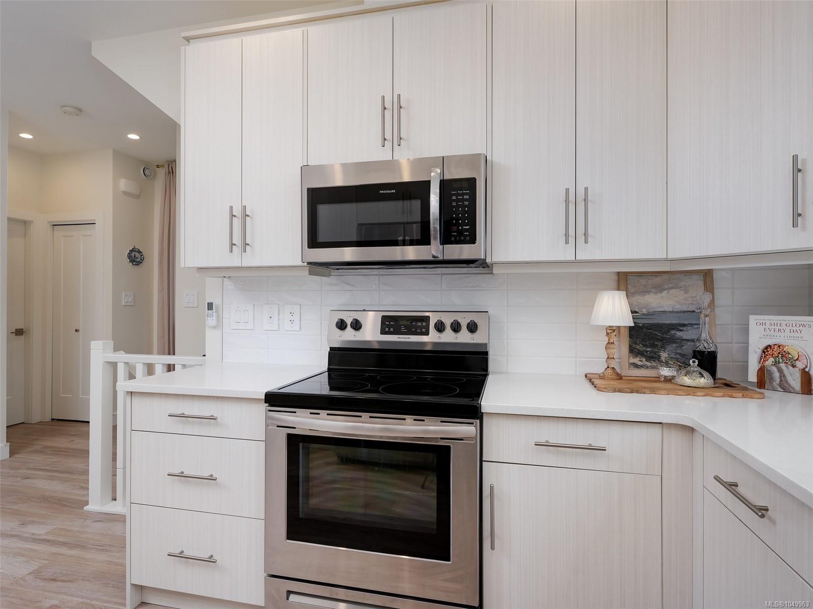 102-3559 Vision Way — listing photo 8 of 26