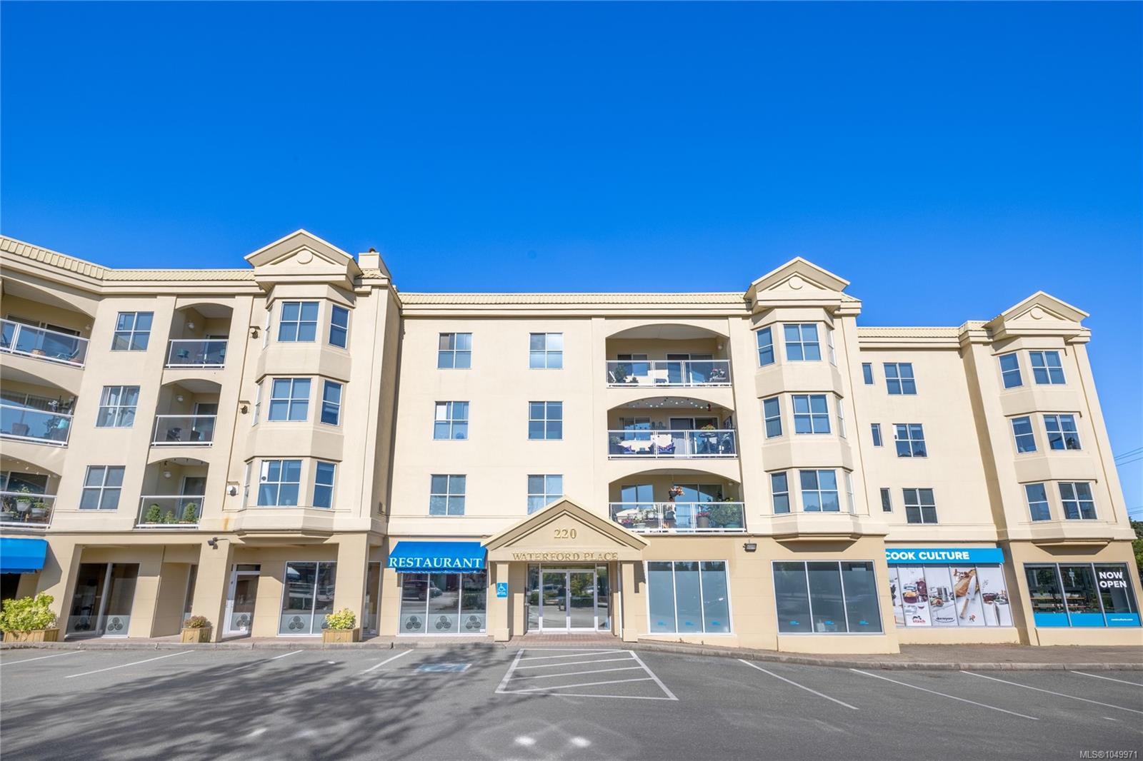 405-220 Island Hwy — listing photo 3 of 46