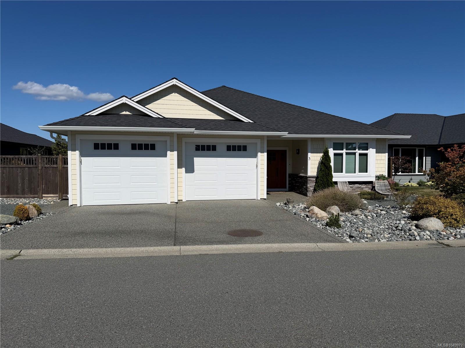 720 Russell Rd, Ladysmith