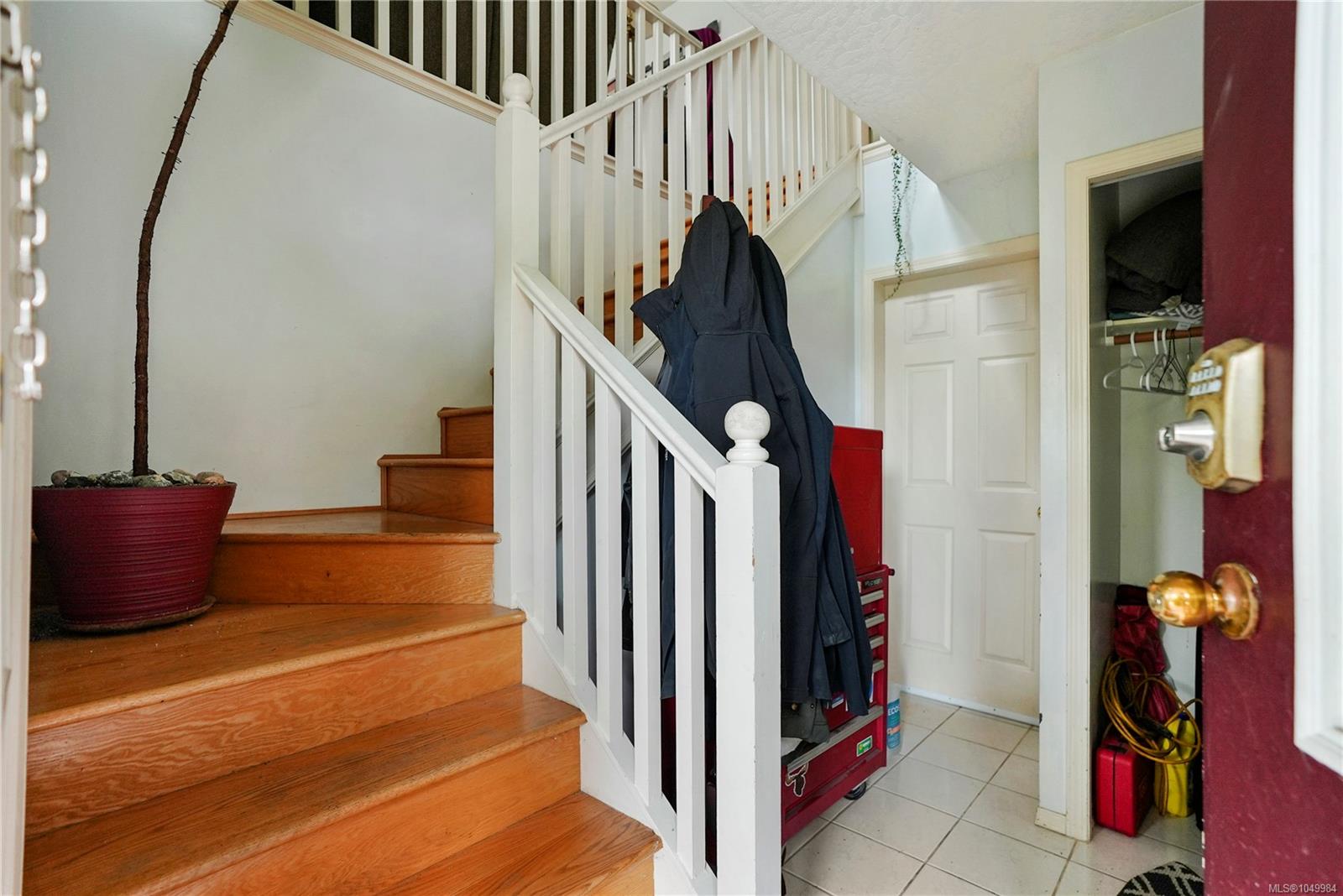 877 Admirals Rd — listing photo 4 of 34