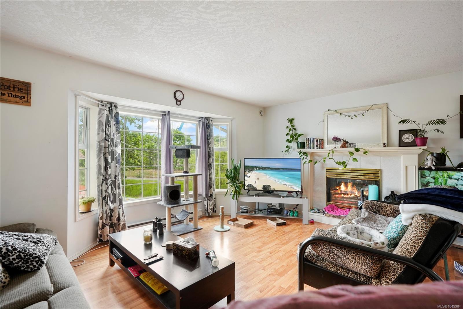 877 Admirals Rd — listing photo 5 of 34