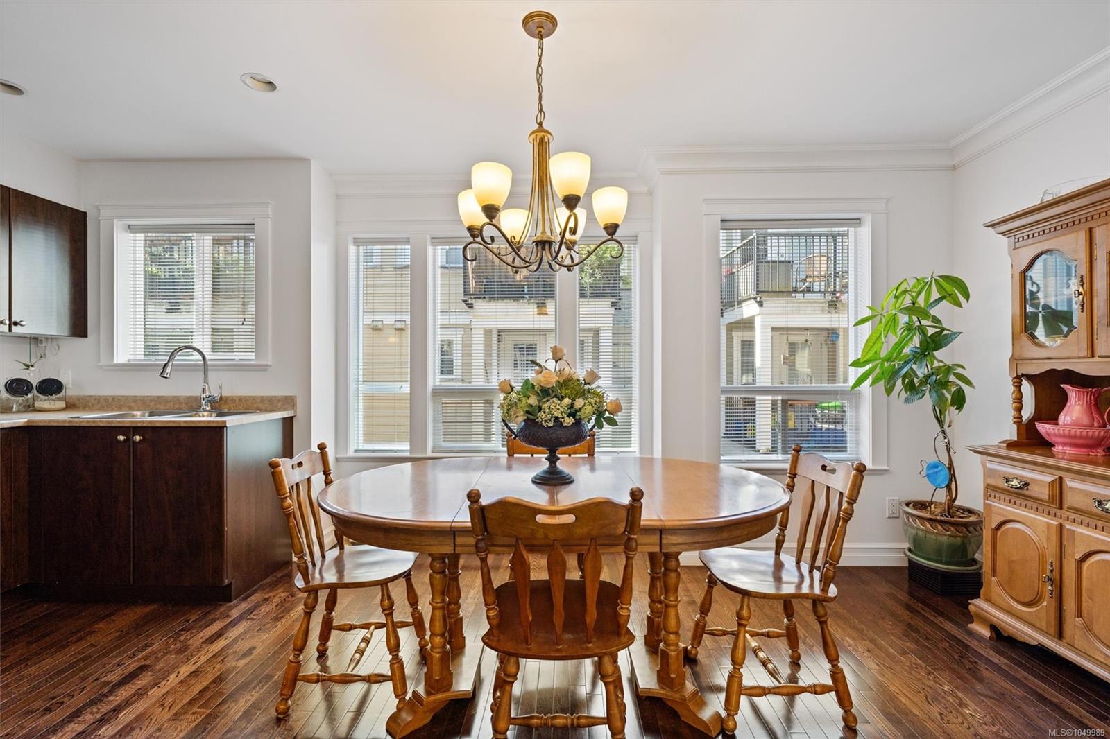 105-827 Arncote Ave — listing photo 9 of 35