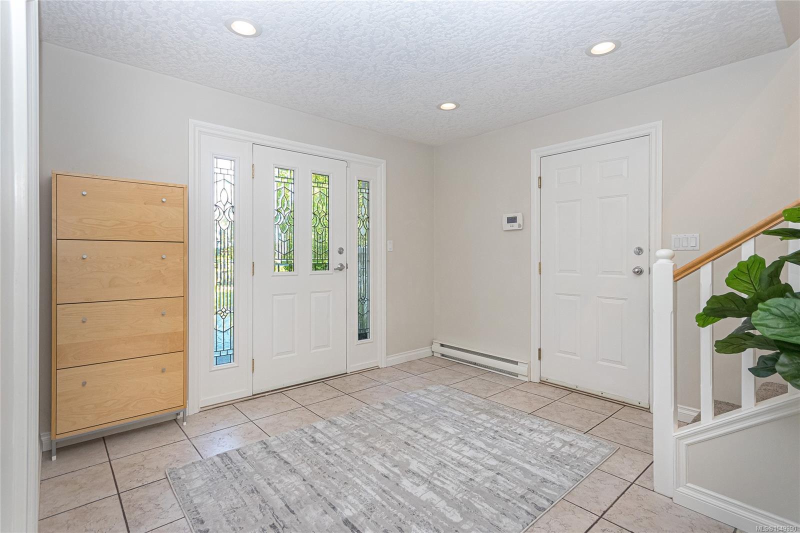 7348 Ridgedown Crt — listing photo 9 of 61