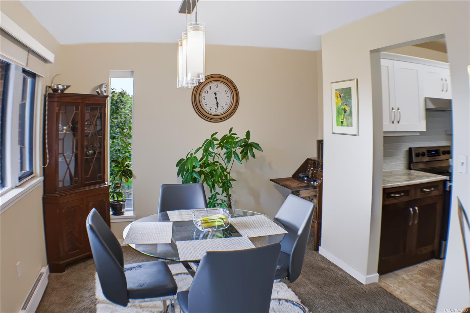 305-103 Gorge Rd — listing photo 3 of 35