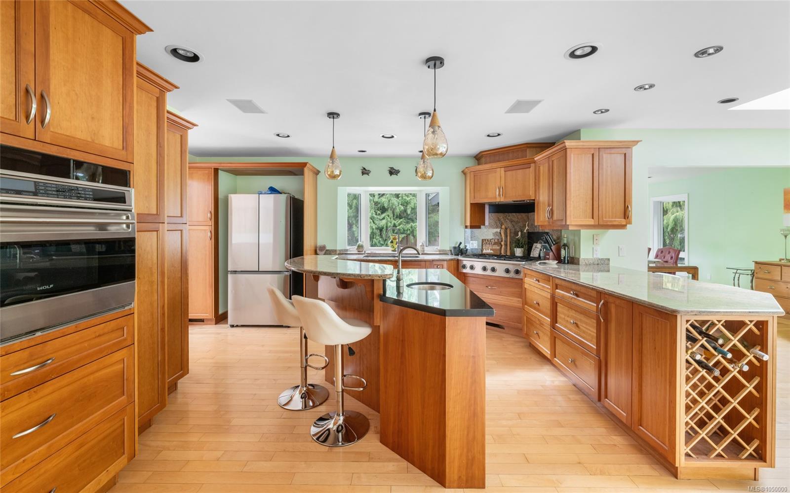 2881 Phyllis St — listing photo 12 of 85