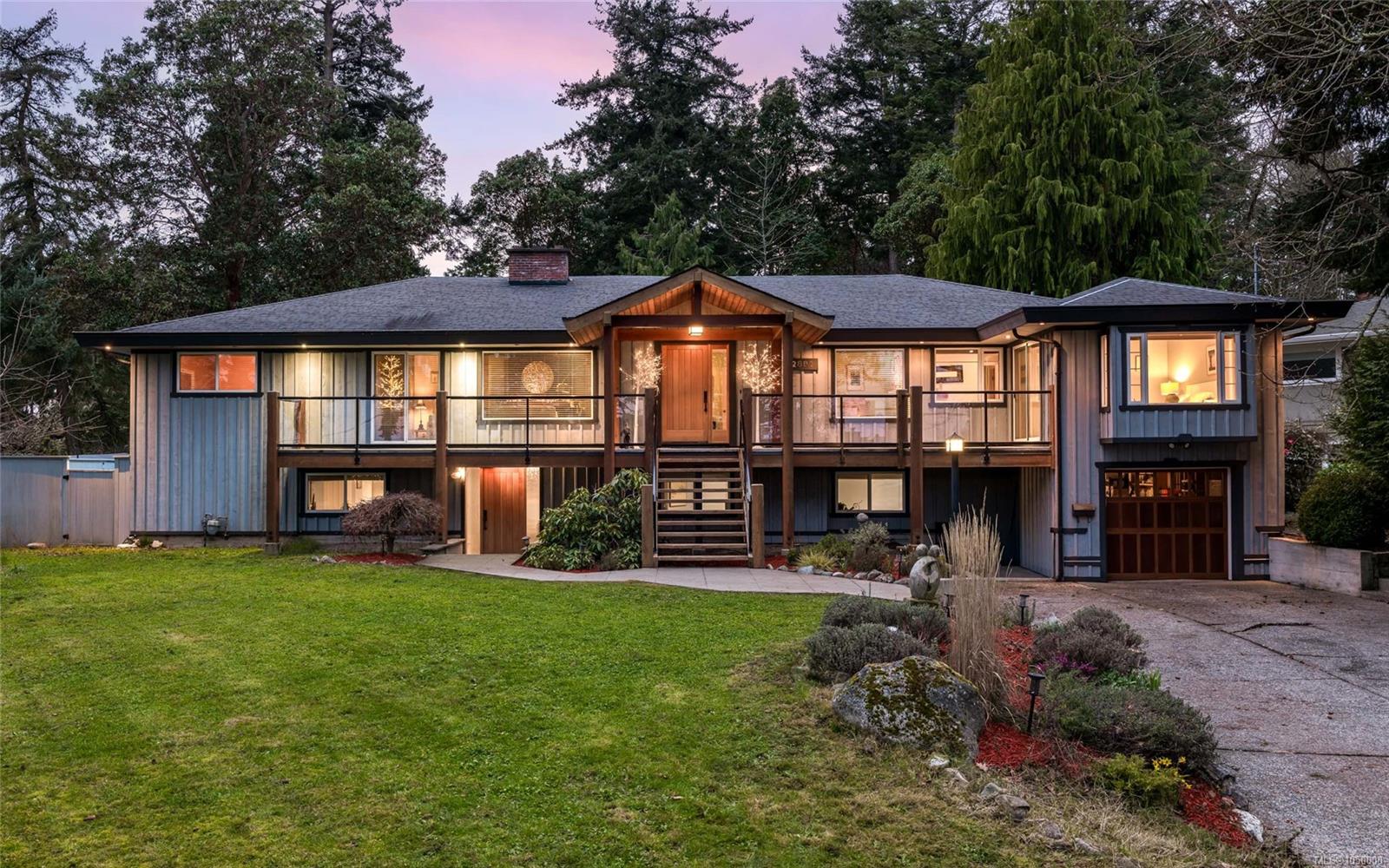 2881 Phyllis St — listing photo 3 of 85