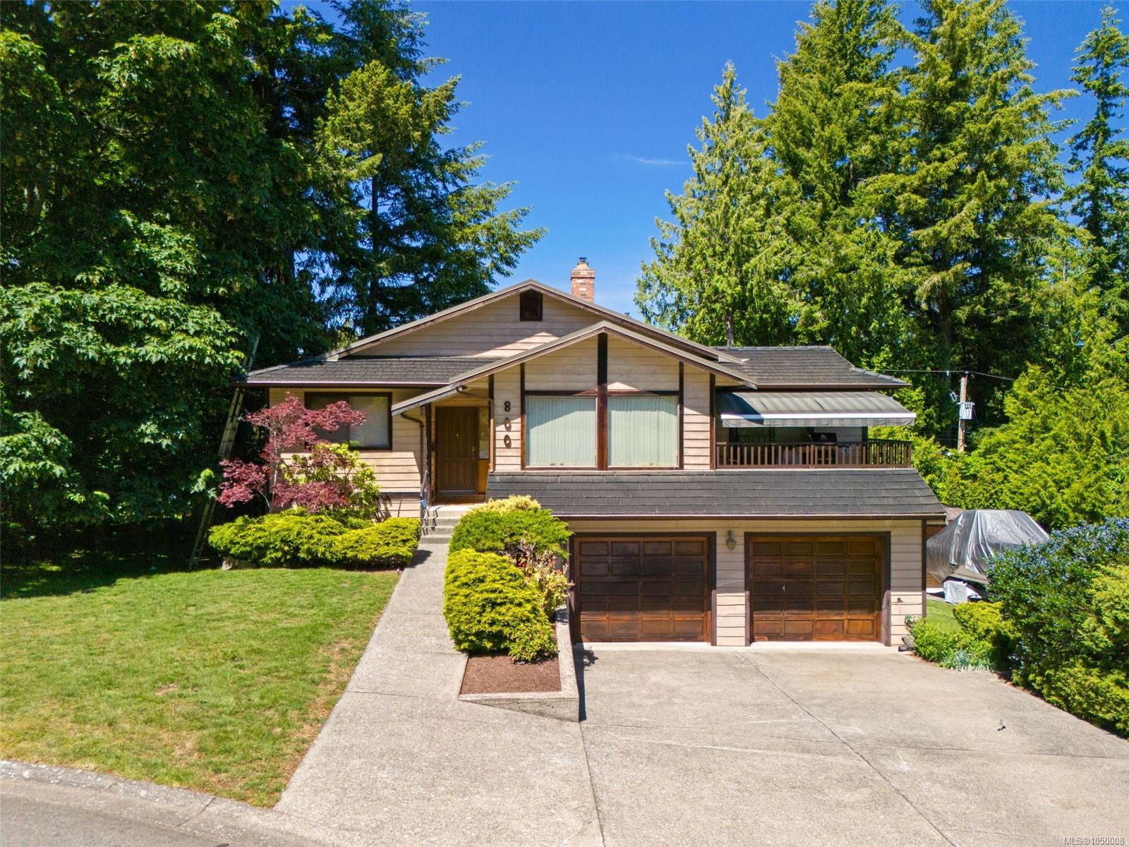 800 Seamist Pl, Saanich