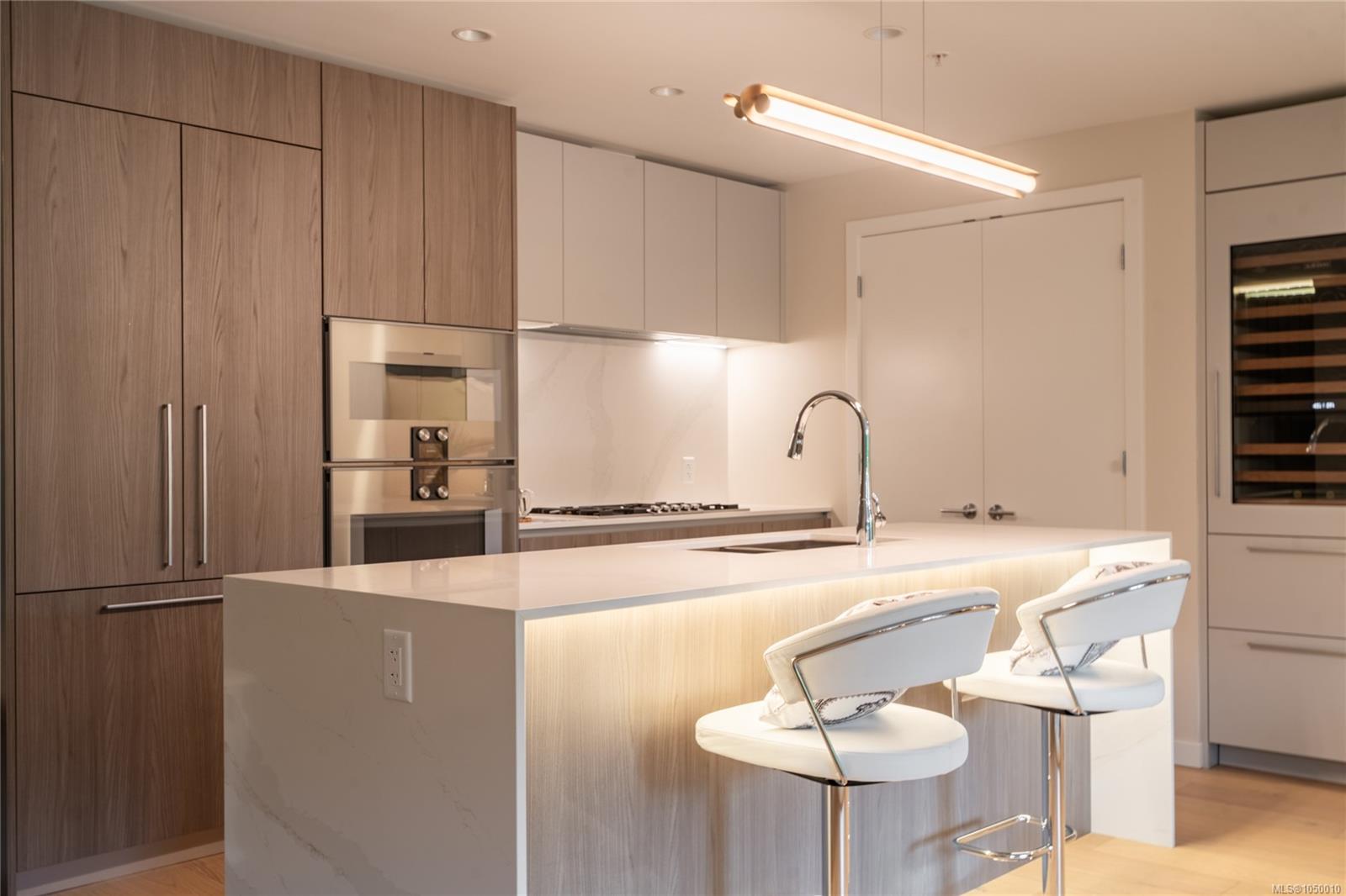 605-2000 Hannington Rd — listing photo 4 of 32