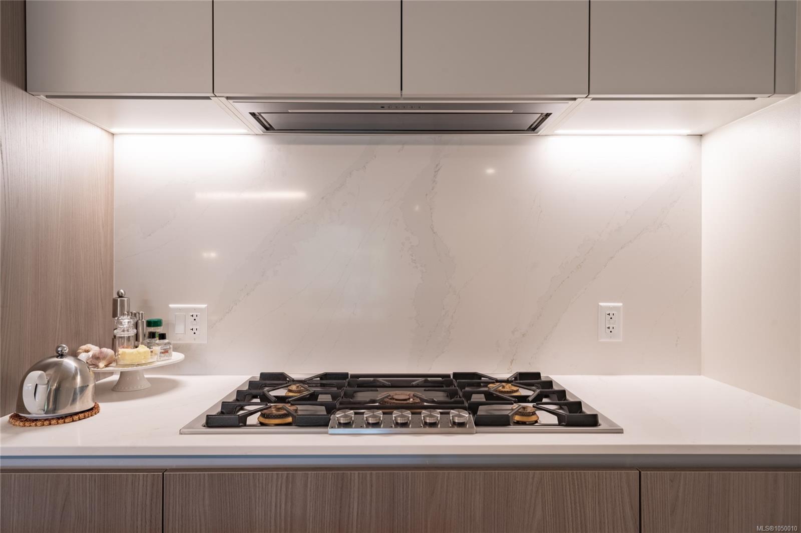 605-2000 Hannington Rd — listing photo 5 of 32