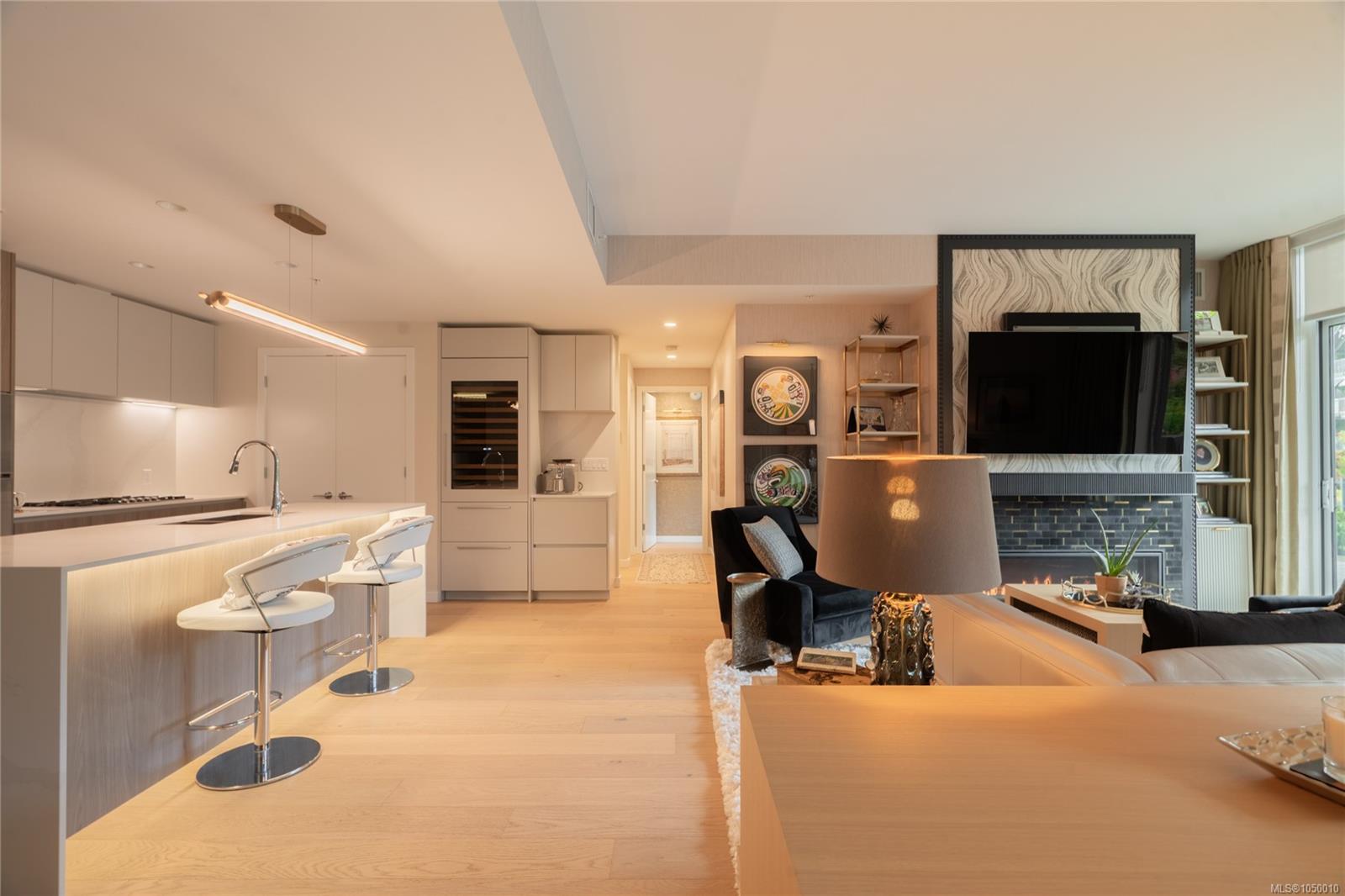605-2000 Hannington Rd — listing photo 8 of 32