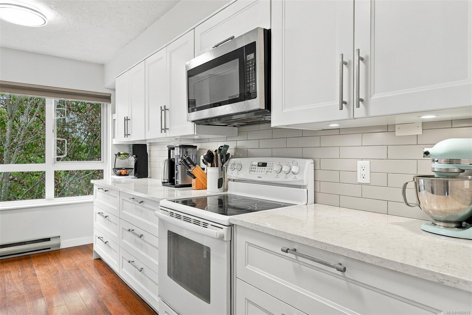 303-1500 Elford St photo 6