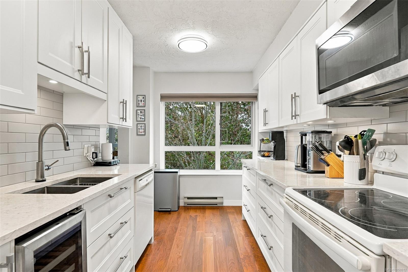 303-1500 Elford St photo 7
