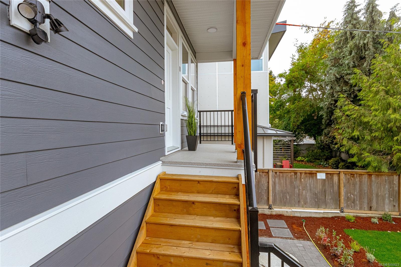 B-2235 Shelbourne St — listing photo 4 of 40