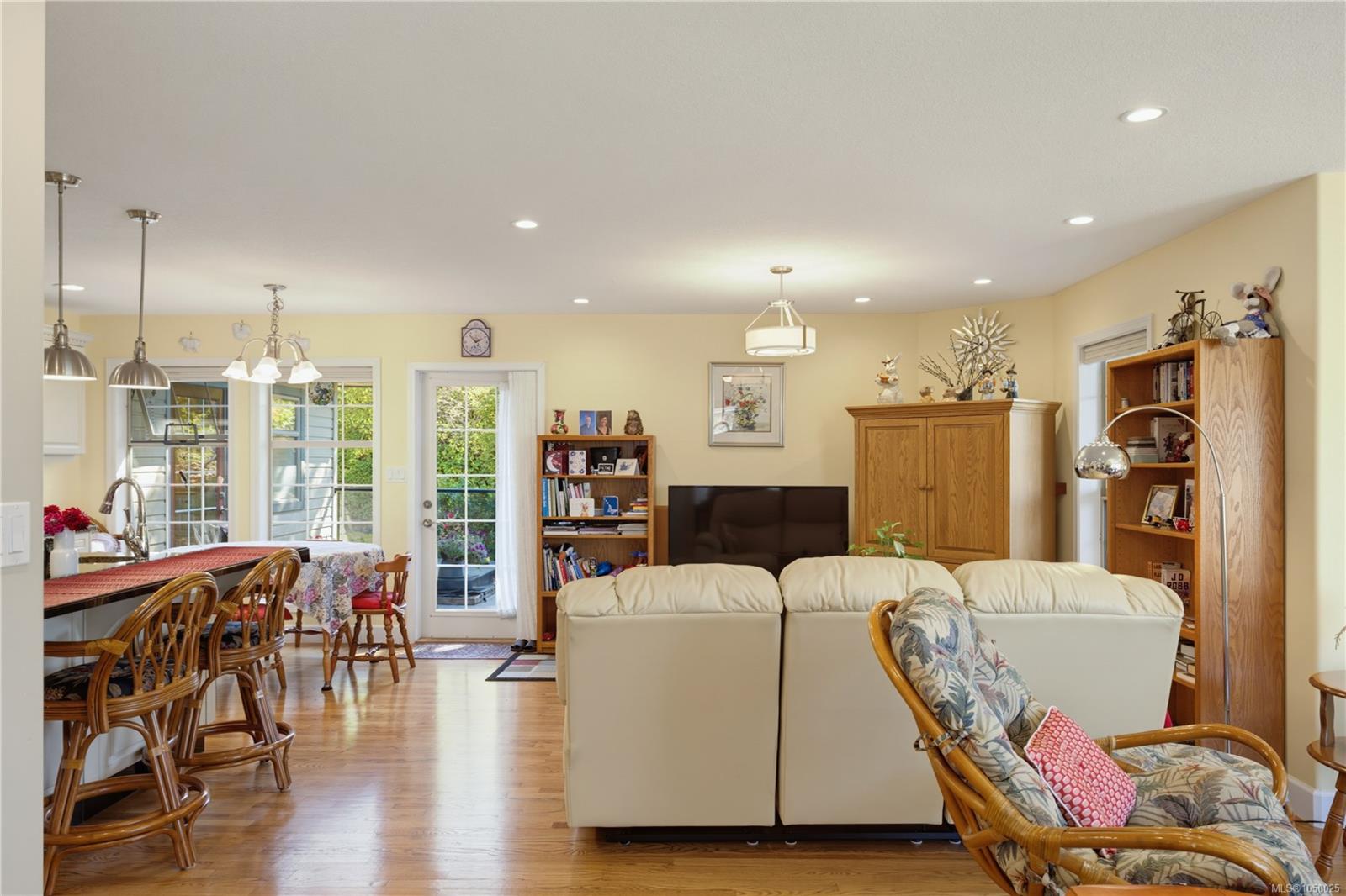 6023 Sterling Dr — listing photo 13 of 73