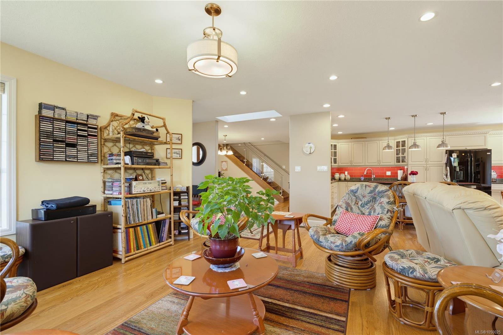 6023 Sterling Dr — listing photo 9 of 73