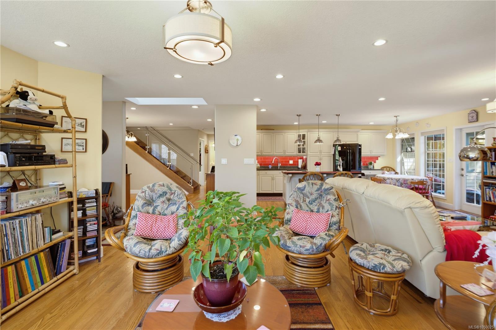 6023 Sterling Dr — listing photo 10 of 73