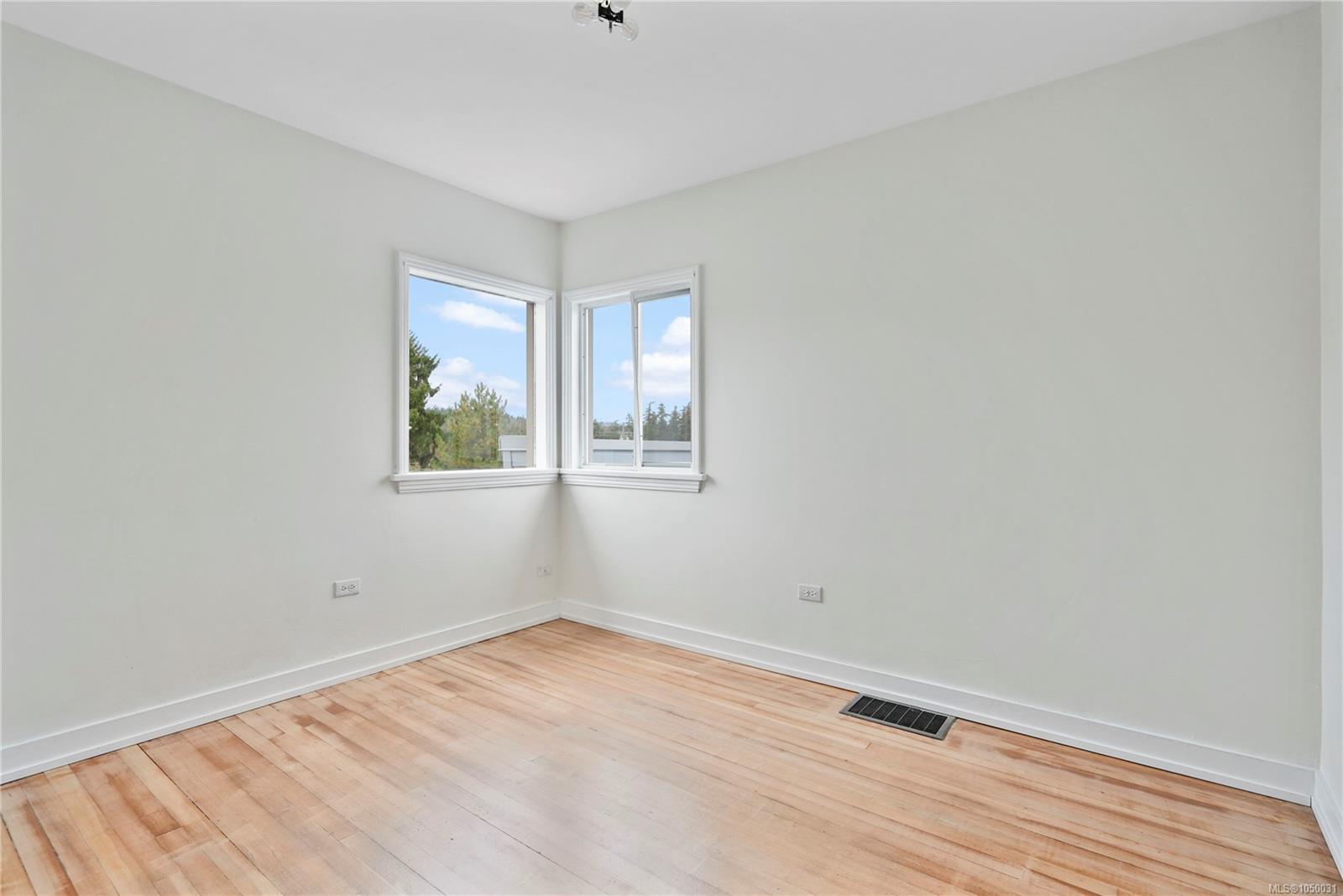 552 Davida Ave — listing photo 11 of 36