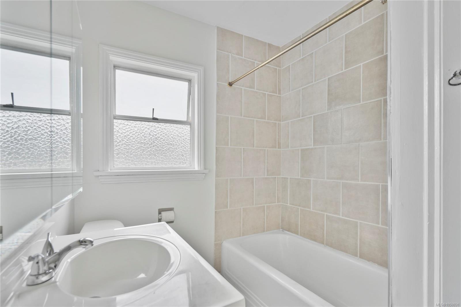552 Davida Ave — listing photo 12 of 36