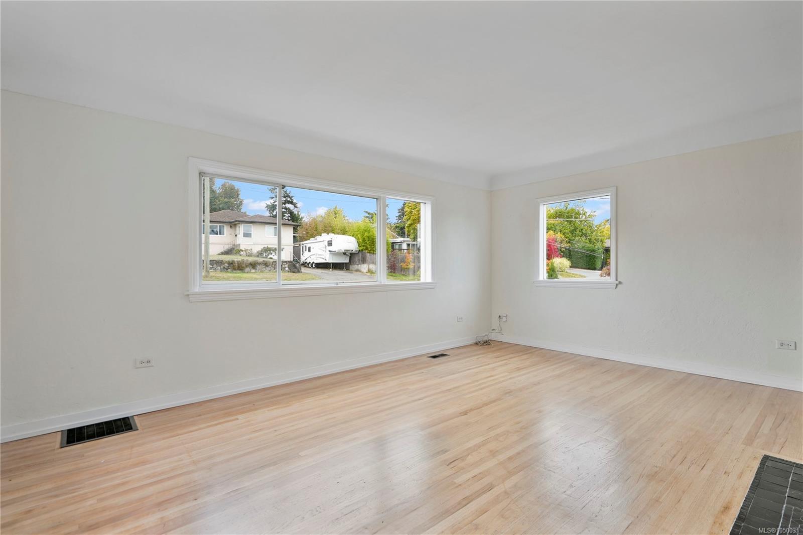 552 Davida Ave — listing photo 6 of 36