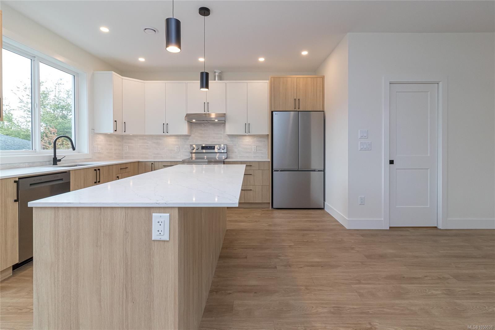 A-2235 Shelbourne St — listing photo 12 of 37