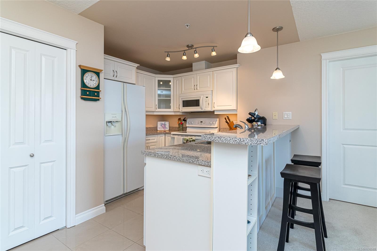 304-4536 Viewmont Ave — listing photo 13 of 42