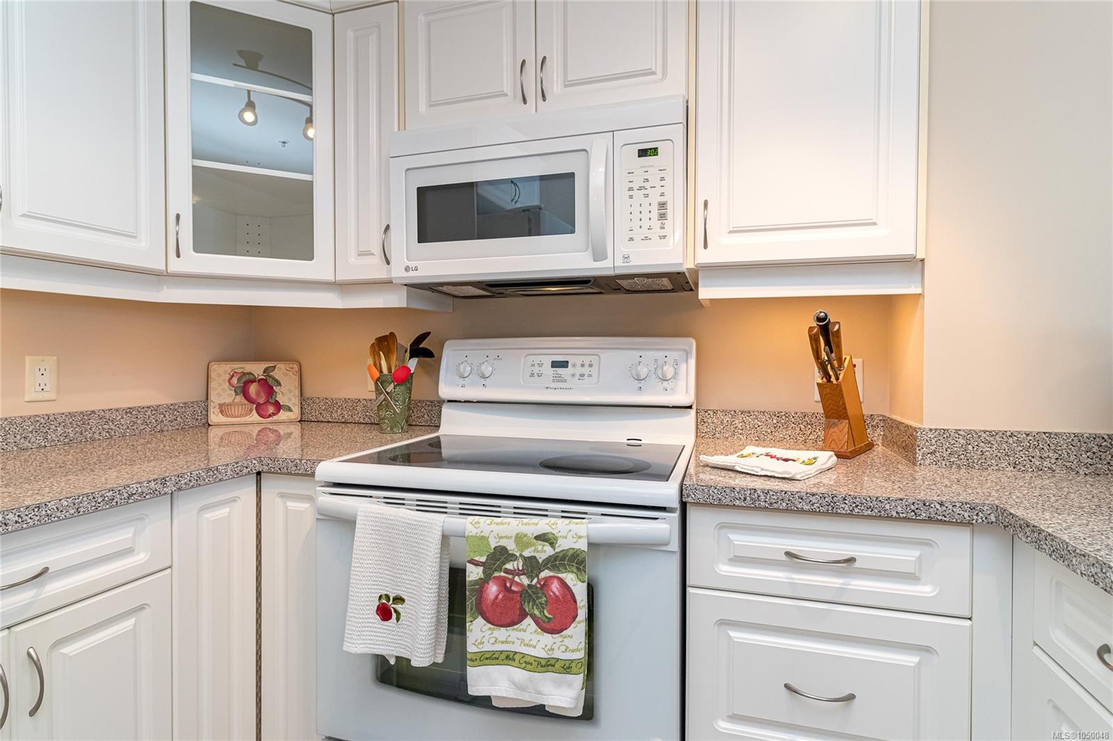 304-4536 Viewmont Ave — listing photo 14 of 42