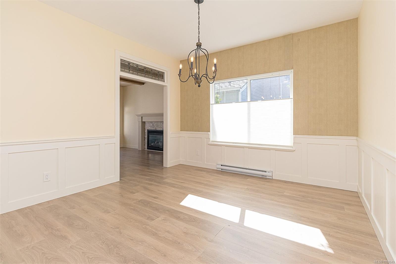 7968 Polo Park Cres — listing photo 12 of 40