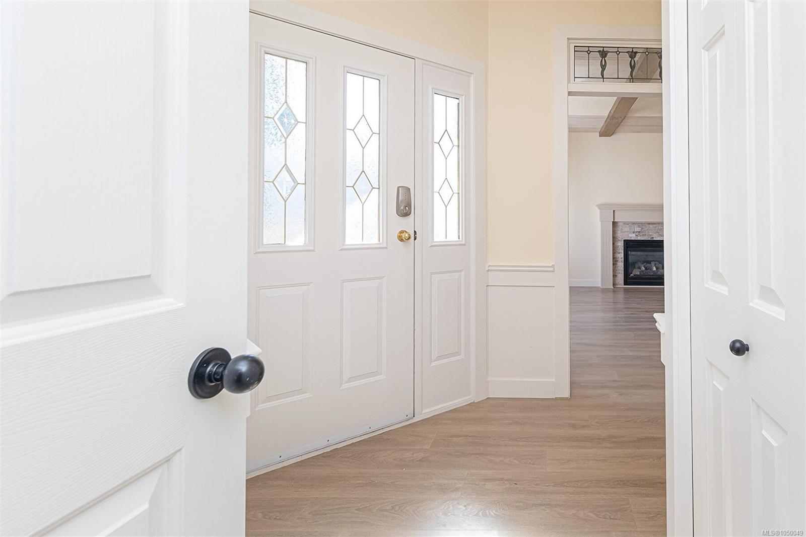 7968 Polo Park Cres — listing photo 6 of 40