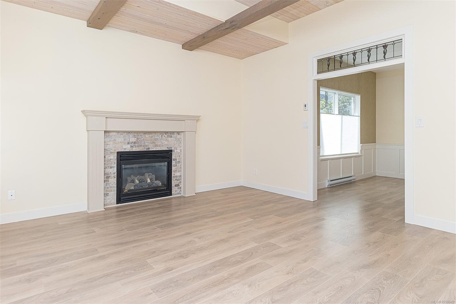 7968 Polo Park Cres — listing photo 7 of 40