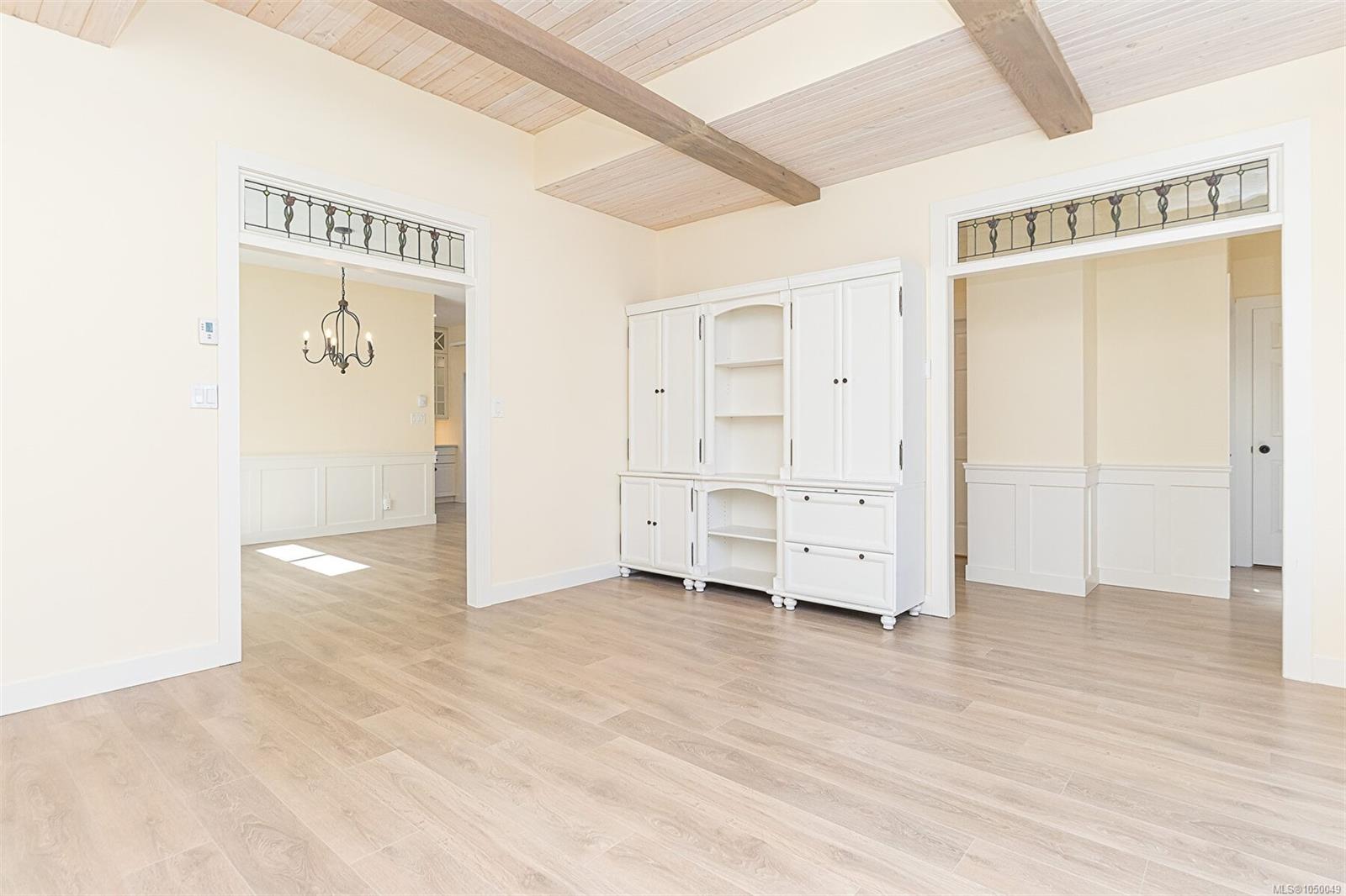 7968 Polo Park Cres — listing photo 8 of 40